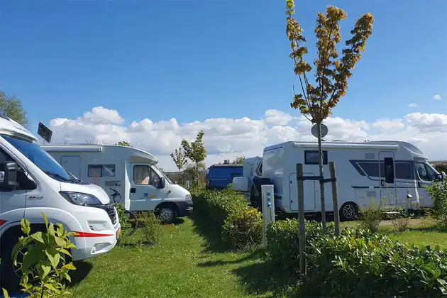 Let op: Reserveren niet nodig voor camperplaats - Jachthaven Winschoten